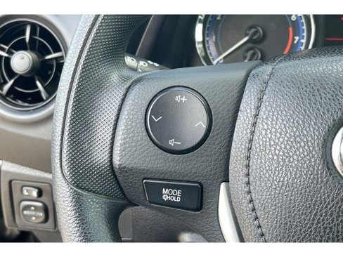 Used 2017 Toyota Corolla L image 32