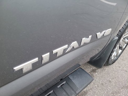 Used 2018 Nissan Titan SV w/ Chrome Package image 6