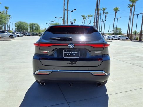 Used 2023 Toyota Venza Limited image 4