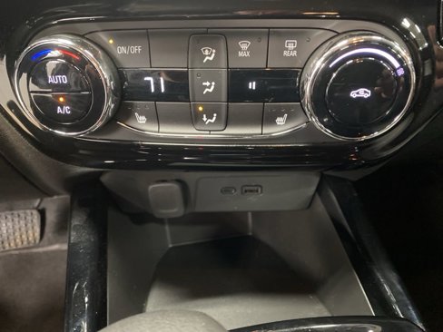 Used 2025 Chevrolet Trax LT w/ LT Convenience Package image 38