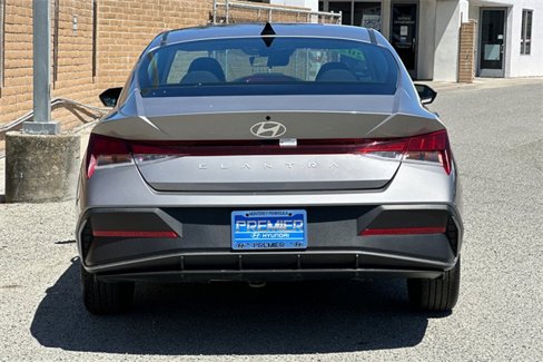 Used 2024 Hyundai Elantra SEL image 4