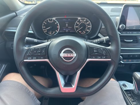 Used 2024 Nissan Altima 2.5 SV image 17