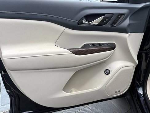 Used 2022 GMC Acadia Denali w/ Denali Ultimate Package image 29