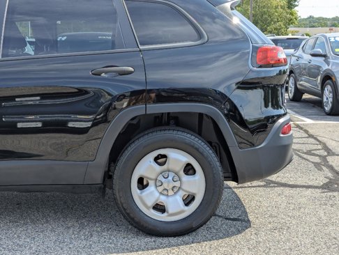 Used 2017 Jeep Cherokee Sport w/ Safety Group image 34