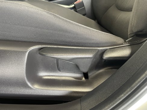 Used 2021 Toyota Corolla LE image 10