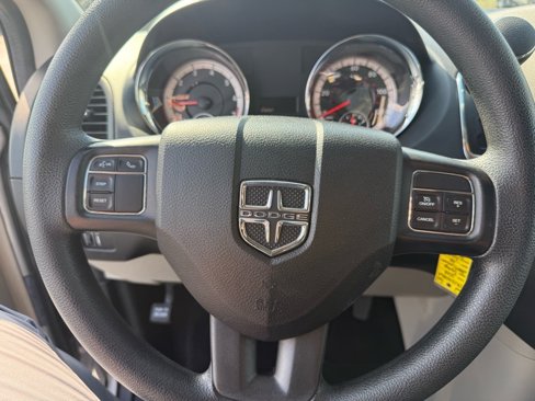 Used 2018 Dodge Grand Caravan SE w/ UConnect Hands-Free Group image 14