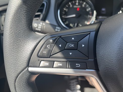 Used 2020 Nissan Rogue Sport S image 11