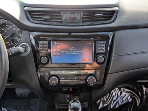 Used 2017 Nissan Rogue SV w/ SV Premium Package image 17
