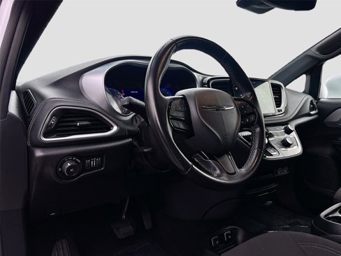 Used 2021 Chrysler Pacifica Touring w/ S Appearance Package image 10