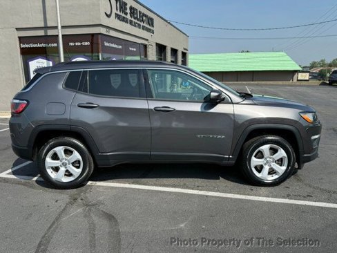 Used 2017 Jeep Compass Latitude w/ Cold Weather Group image 21
