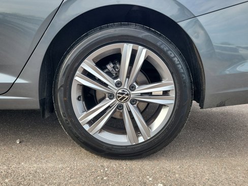 Used 2024 Volkswagen Jetta SE image 7