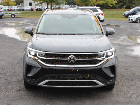 Used 2022 Volkswagen Taos SEL image 2