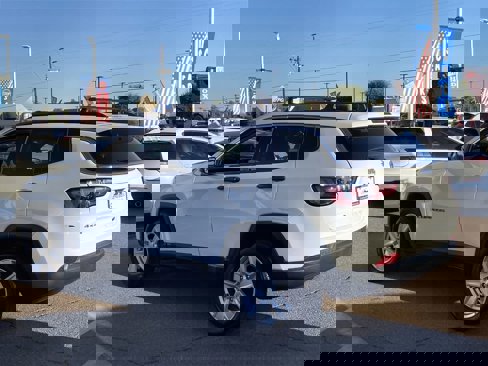 Used 2022 Jeep Compass Latitude image 5