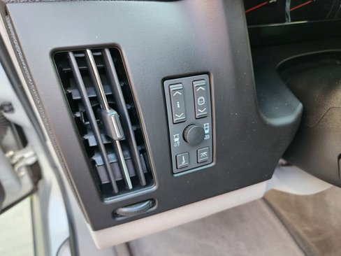 Used 2011 Cadillac STS image 39
