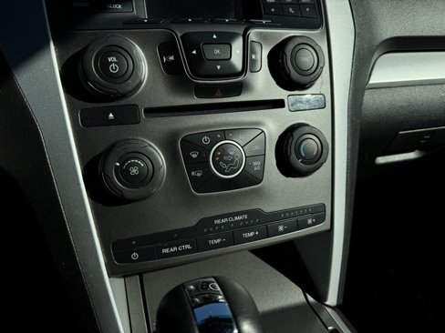 Used 2014 Ford Explorer XLT image 8
