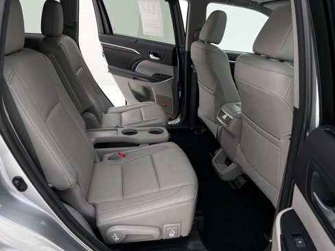 Used 2016 Toyota Highlander Limited image 15