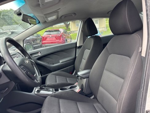 Used 2017 Kia Forte LX image 12