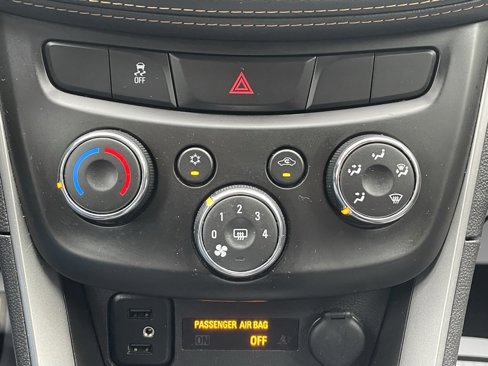 Used 2022 Chevrolet Trax LT w/ Sport Edition image 30