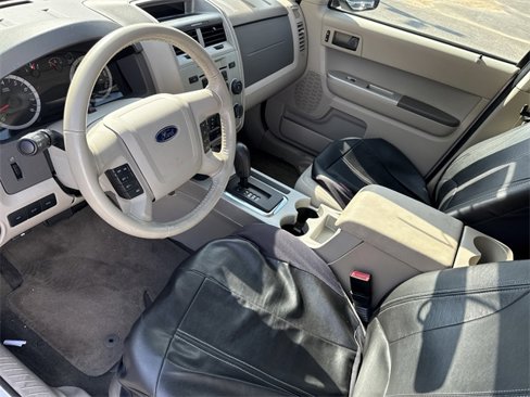 Used 2011 Ford Escape XLT image 4