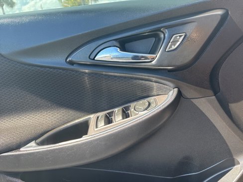 Used 2018 Chevrolet Malibu LT image 17