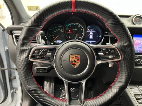 Used 2017 Porsche Macan Turbo image 12
