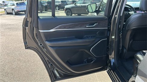 Used 2021 Jeep Grand Cherokee L Limited image 22