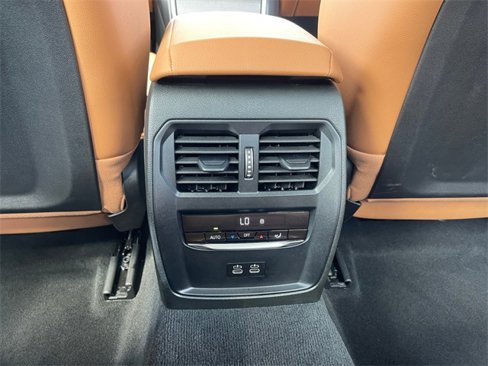 Certified 2025 BMW 330i xDrive Sedan w/ M Sport Package image 19