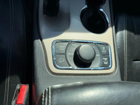 Used 2015 Jeep Grand Cherokee Overland image 19