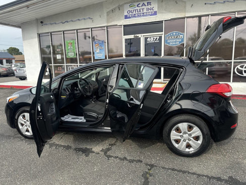 Used 2017 Kia Forte LX image 27
