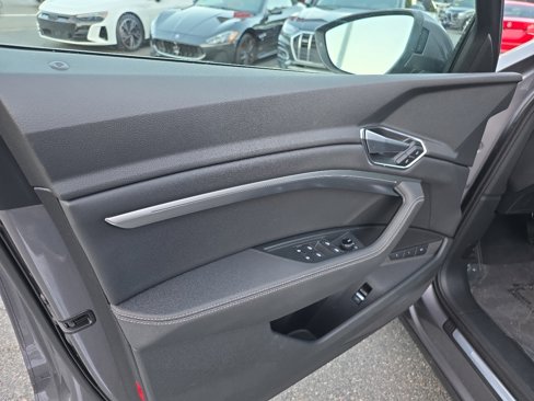 Used 2021 Audi e-tron Premium w/ Convenience Plus Package image 37