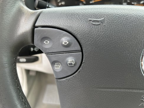 Used 2001 Mercedes-Benz CLK 320 Coupe image 12