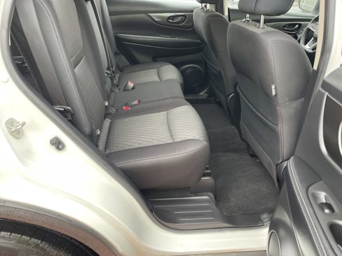 Used 2020 Nissan Rogue S image 18