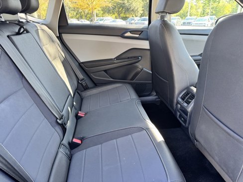 Certified 2024 Volkswagen Taos SE image 9