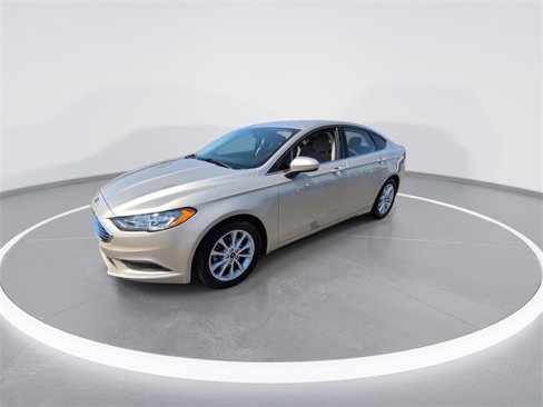 Used 2017 Ford Fusion SE w/ Fusion SE Technology Package image 4