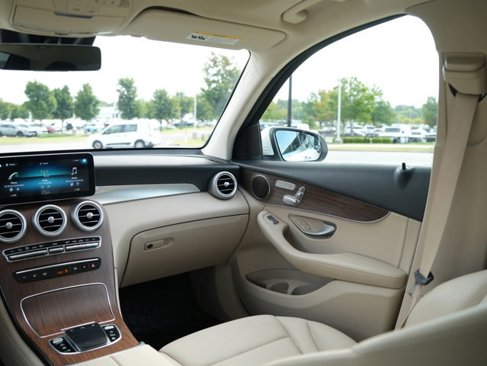 Certified 2022 Mercedes-Benz GLC 300 4MATIC w/ Premium Package Lite image 21
