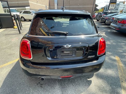 Used 2018 MINI Cooper 2-Door Hardtop image 8