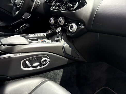 Used 2021 Aston Martin V8 Vantage Roadster image 33