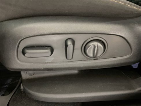 Used 2020 Chevrolet Equinox LT w/ Driver Convenience Package image 25
