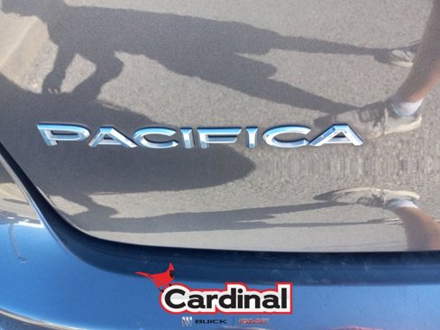 Used 2020 Chrysler Pacifica Touring-L w/ Tire & Wheel Group image 7