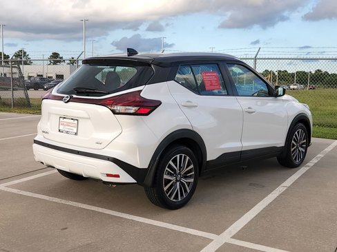 Certified 2021 Nissan Kicks SV w/ Interior Electronics Package image 5