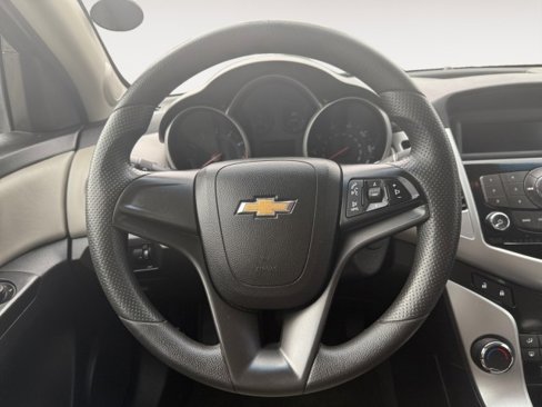 Used 2014 Chevrolet Cruze LS image 4