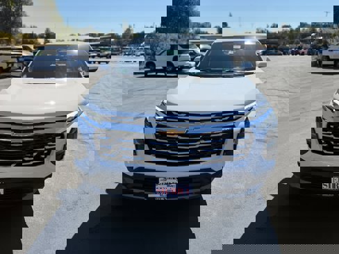 New 2026 Chevrolet Equinox LT image 2