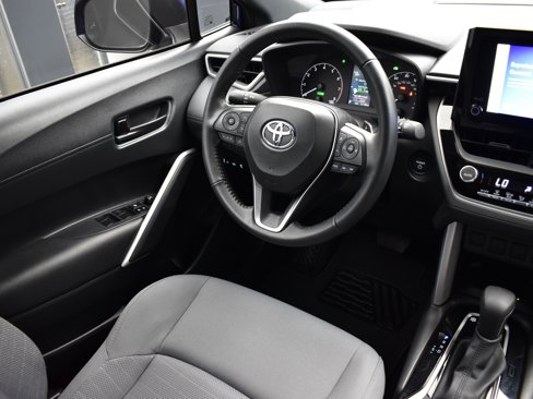 Used 2024 Toyota Corolla Cross SE image 23