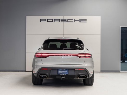 Certified 2022 Porsche Macan image 6