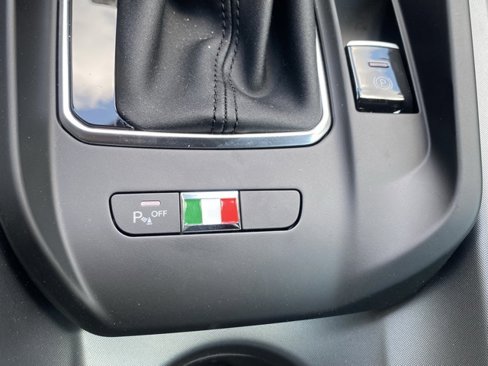 New 2025 Alfa Romeo Tonale w/ Premium Package image 32