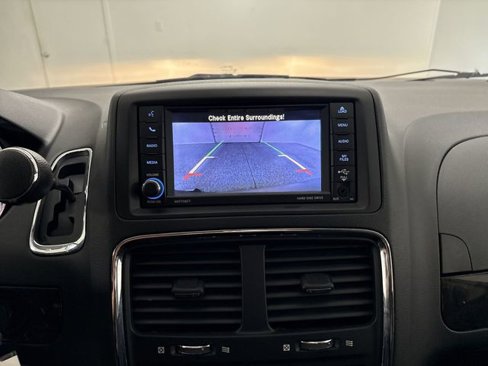 Used 2018 Dodge Grand Caravan SE image 20