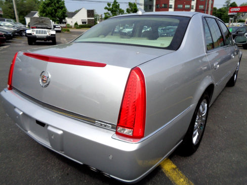 Used 2010 Cadillac DTS Platinum image 18