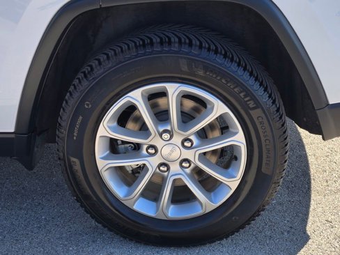 Certified 2021 Jeep Grand Cherokee Laredo image 15