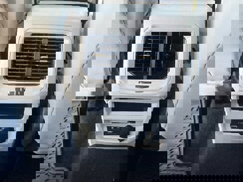 Used 2022 Volkswagen Tiguan SE image 19