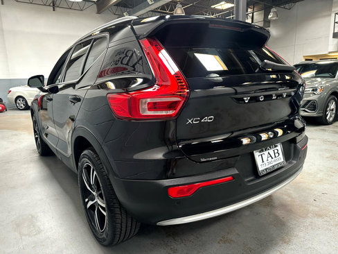 Used 2024 Volvo XC40 B5 Core w/ Climate Package image 5